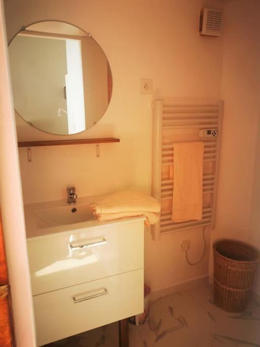 Appartement Avec Terrasse Saint-Martin-de-Brômes Exteriör bild