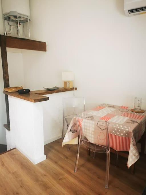 Appartement Avec Terrasse Saint-Martin-de-Brômes Exteriör bild